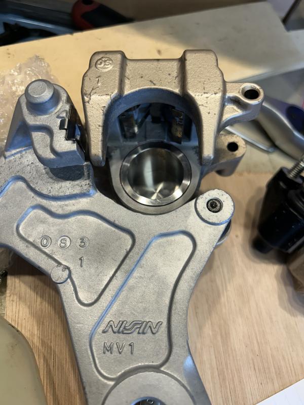 Rear caliper after some sweet love. 